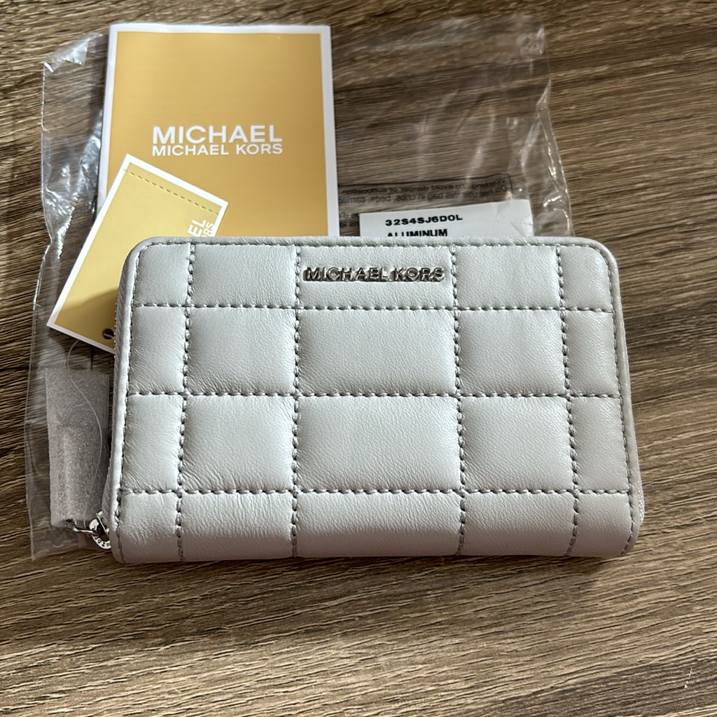 Mk Small Quilted Leather Wallet Nwt